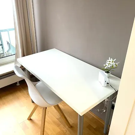 Apartment Beautiful Premium Apartment, Near , Wifi , Free Parking