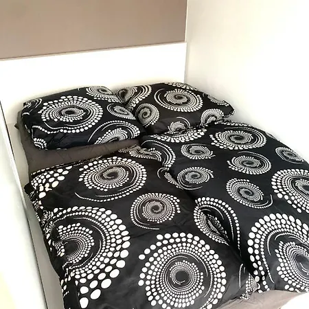 Apartment Beautiful Premium Apartment, Near , Wifi , Free Parking *